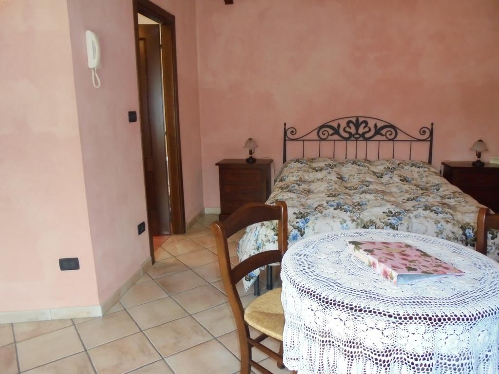 Vila Agriturismo La Terrazza Sul Bosco Barolo Exteriér fotografie