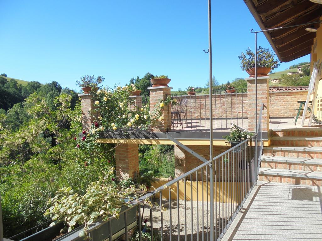 Vila Agriturismo La Terrazza Sul Bosco Barolo Exteriér fotografie