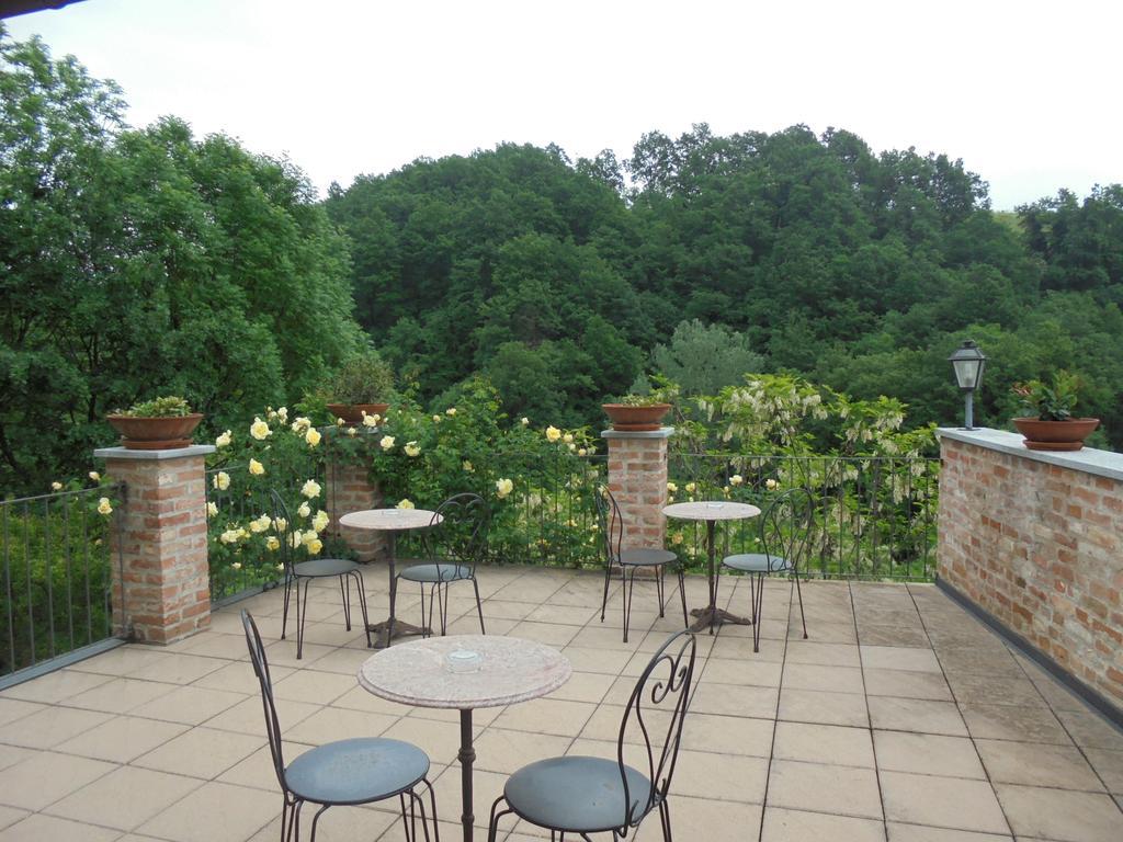 Vila Agriturismo La Terrazza Sul Bosco Barolo Exteriér fotografie