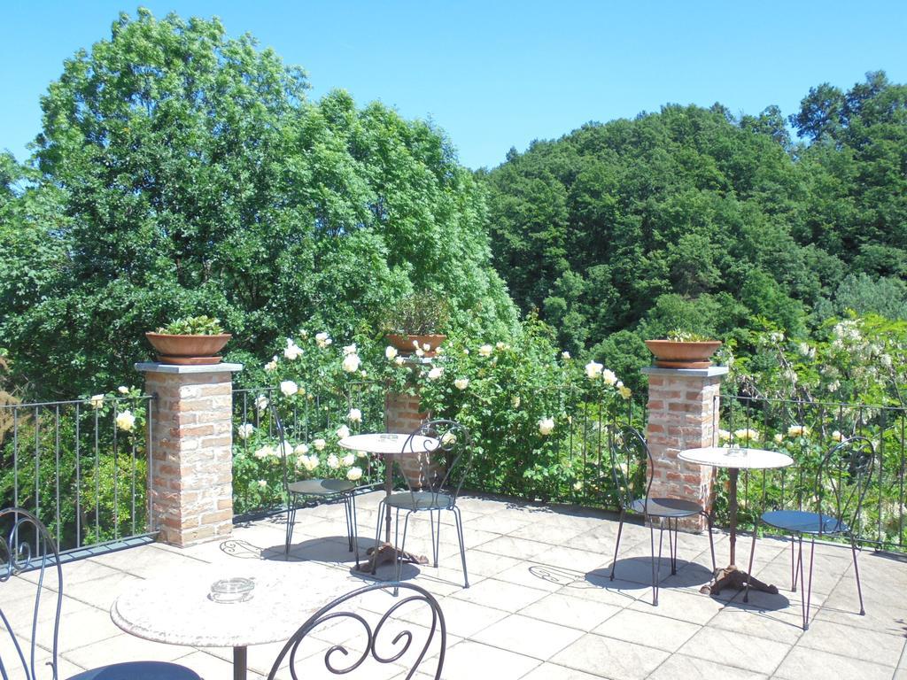 Vila Agriturismo La Terrazza Sul Bosco Barolo Exteriér fotografie