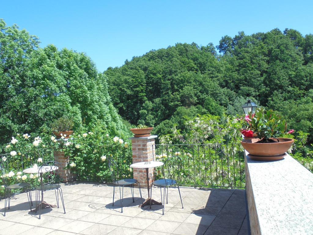 Vila Agriturismo La Terrazza Sul Bosco Barolo Exteriér fotografie