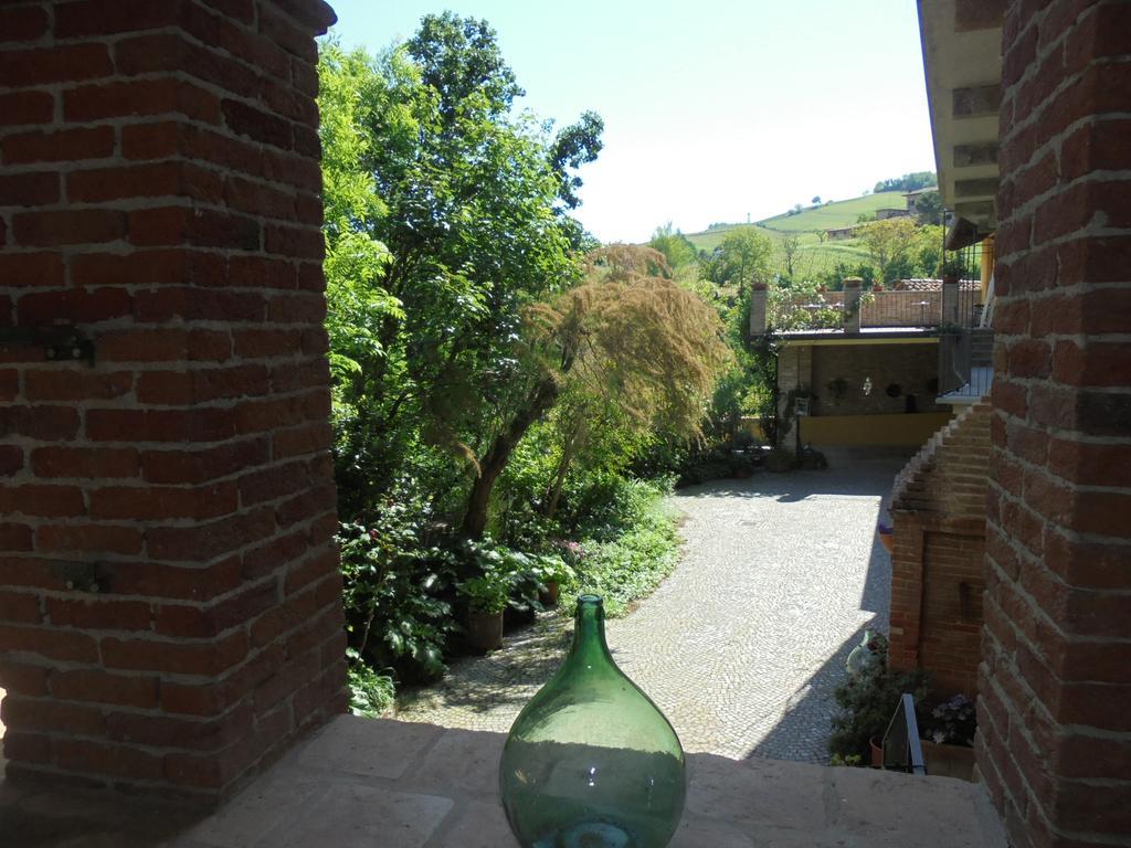 Vila Agriturismo La Terrazza Sul Bosco Barolo Exteriér fotografie