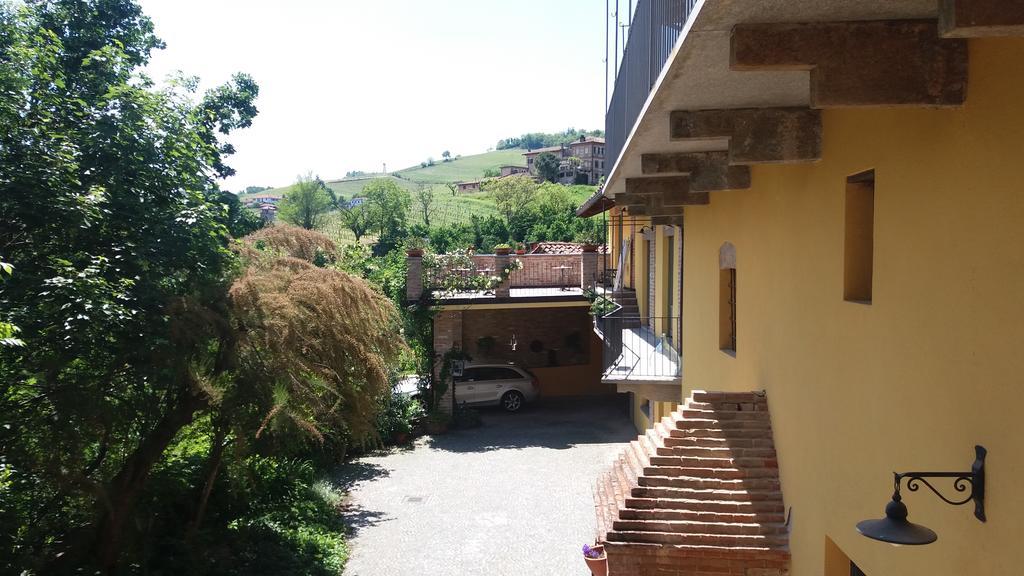Vila Agriturismo La Terrazza Sul Bosco Barolo Exteriér fotografie