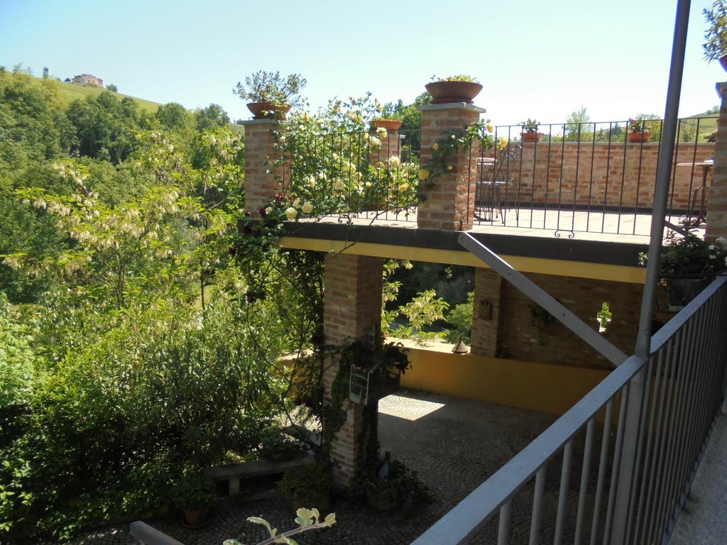 Vila Agriturismo La Terrazza Sul Bosco Barolo Exteriér fotografie