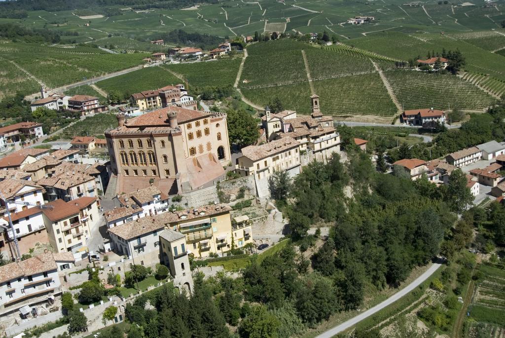 Vila Agriturismo La Terrazza Sul Bosco Barolo Exteriér fotografie